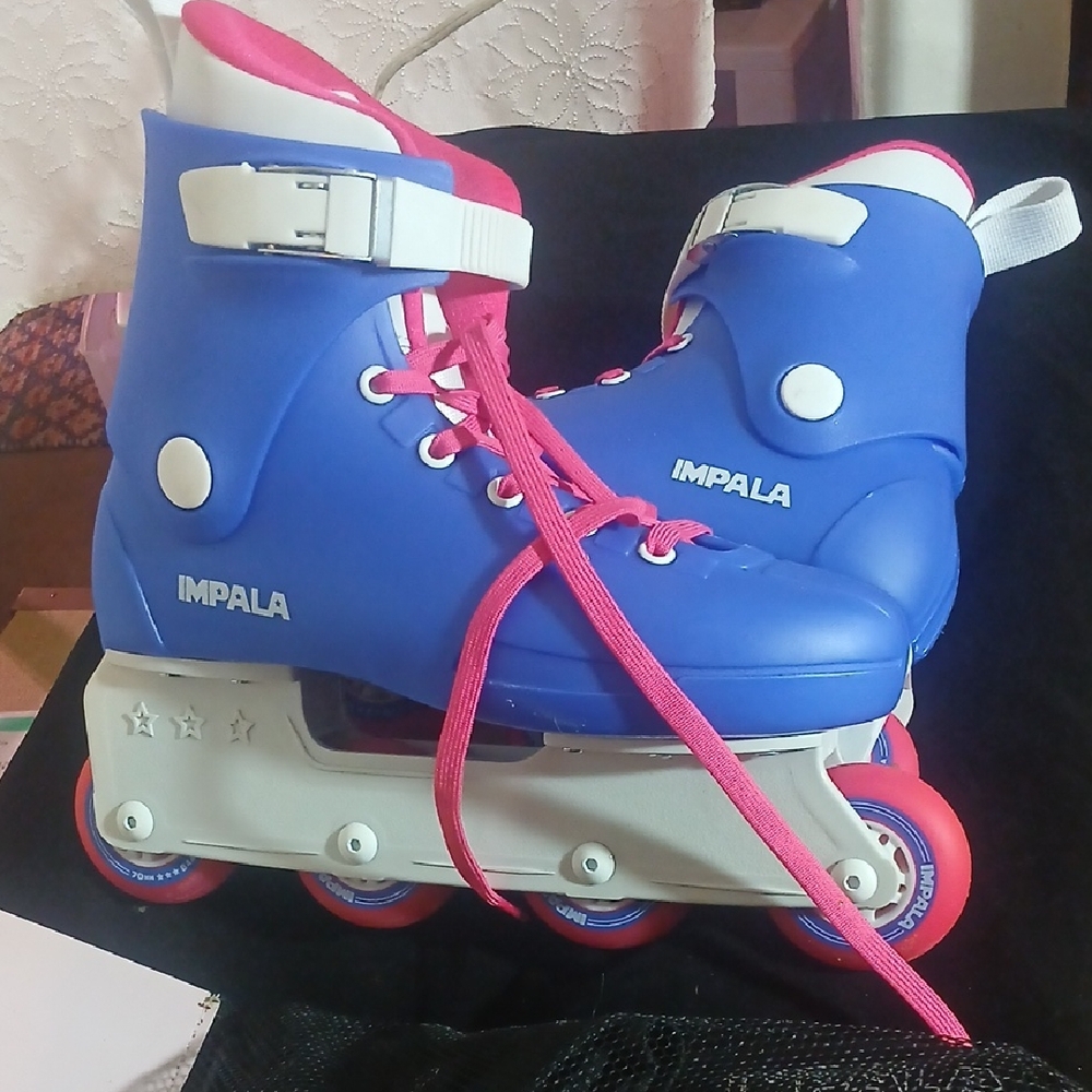 NEVER USED Size 9/40 Women's Roller Skates